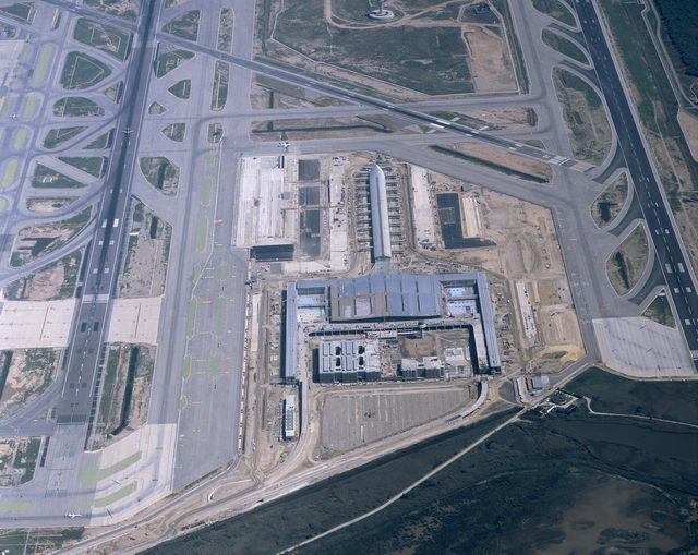 Fotografía aérea de las obras de la nueva terminal del aeropuerto del Prat (Septiembre 2007)